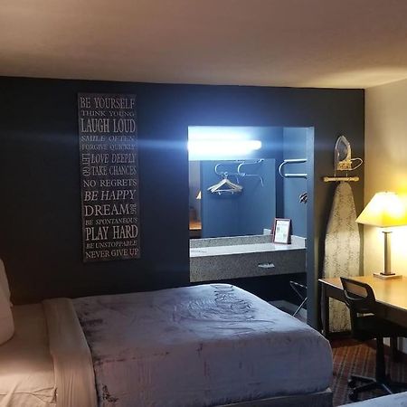 Hotel 2 Queen Beds Hotel Room 237 Booking Stillwater Ngoại thất bức ảnh