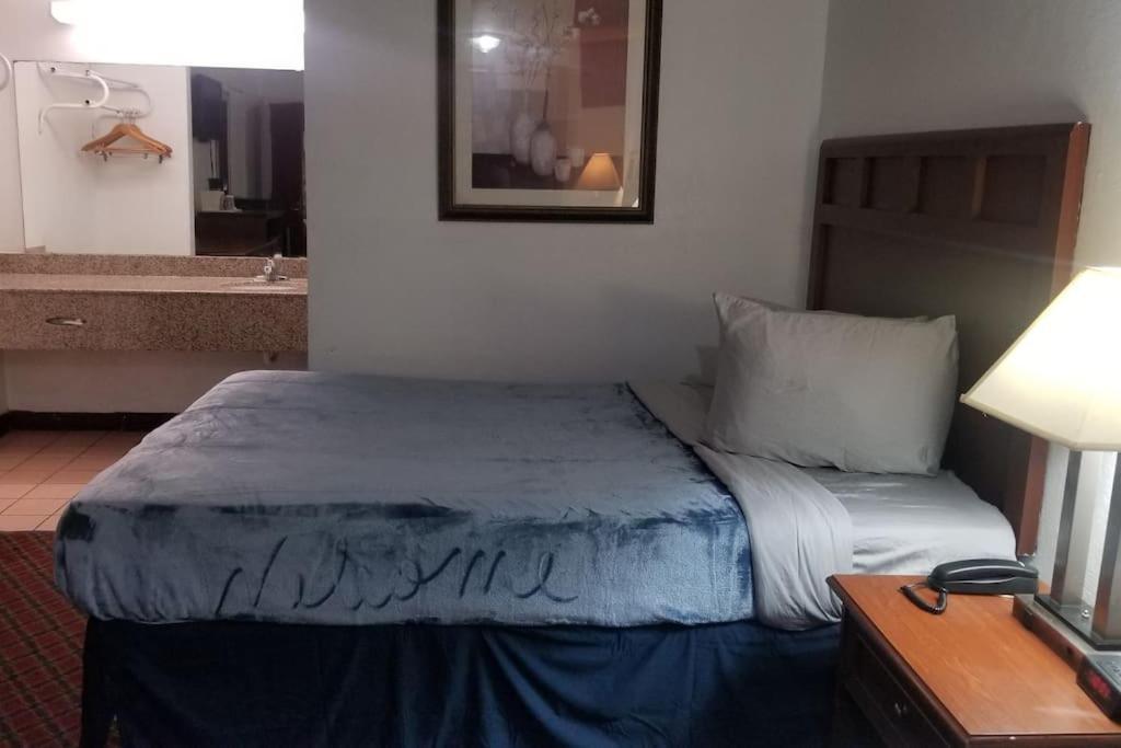 Hotel 2 Queen Beds Hotel Room 237 Booking Stillwater Ngoại thất bức ảnh